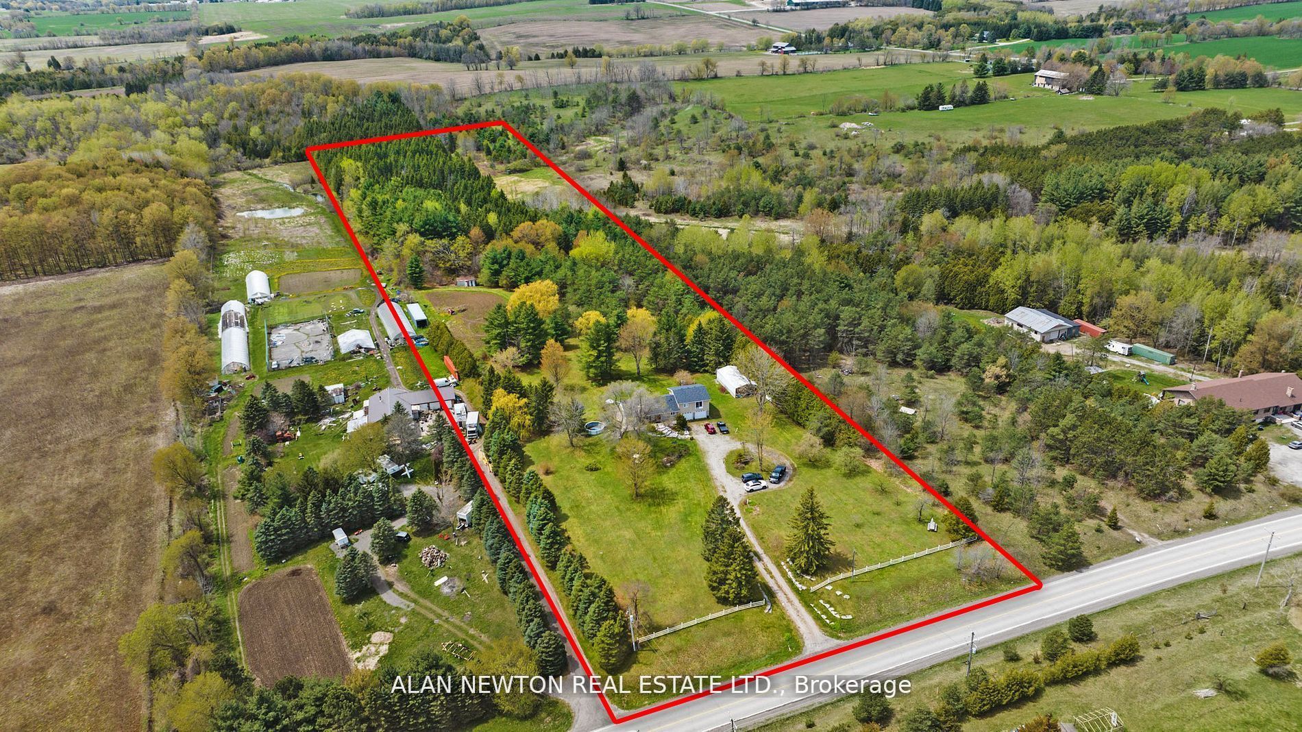5832 5 Side Rd Property Photo 1