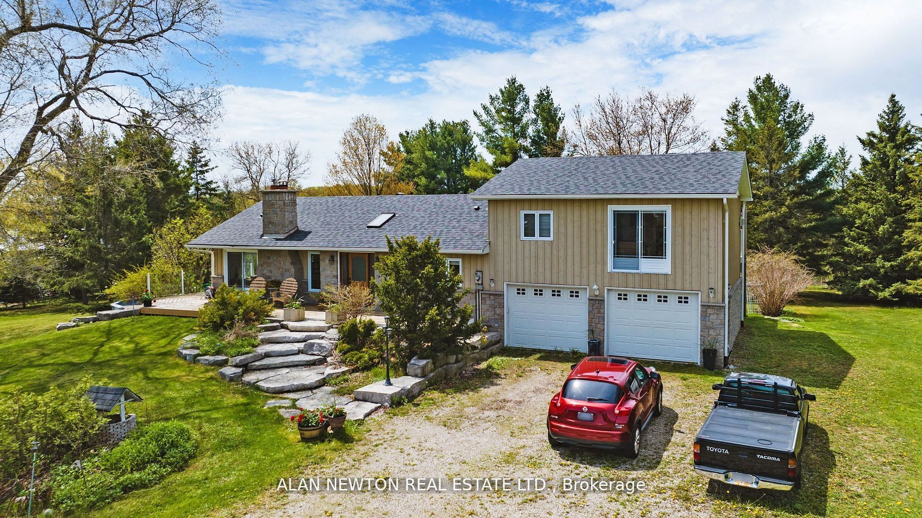 5832 5 Side Rd Property Photo 3