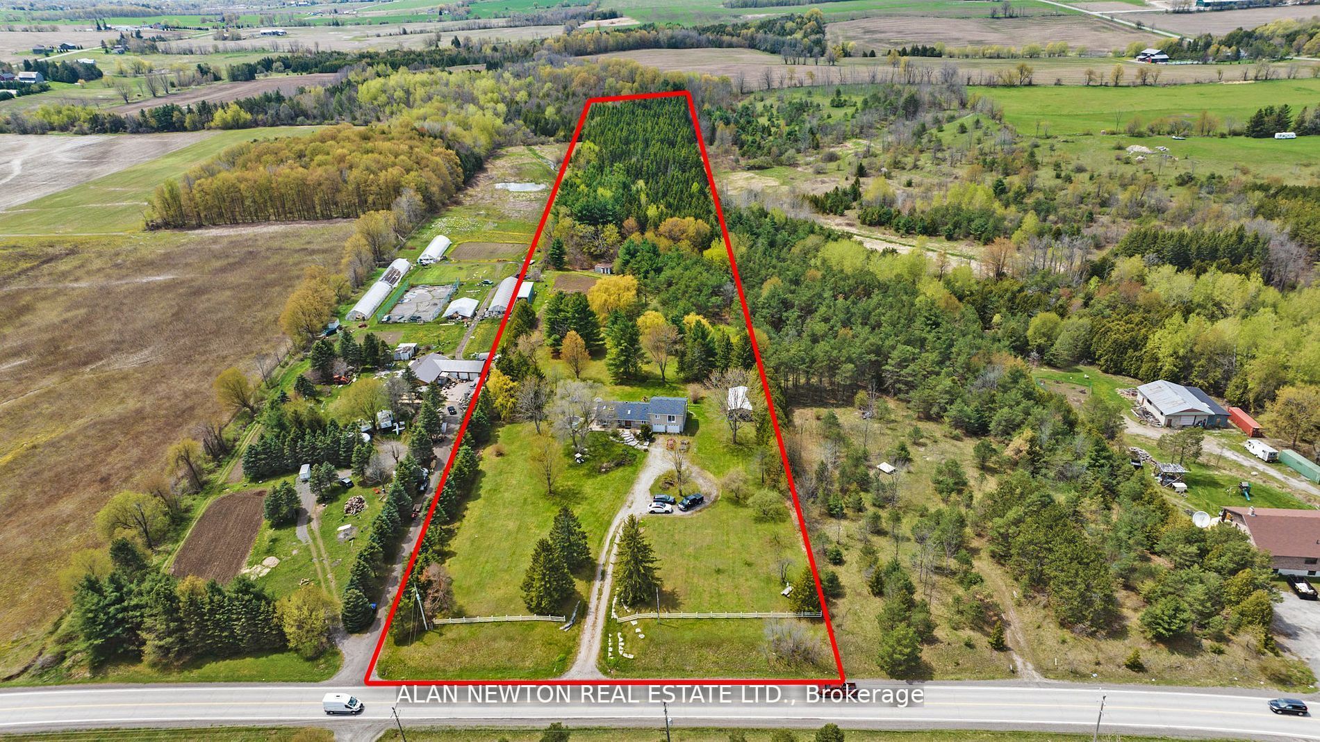 5832 5 Side Rd Property Photo 4