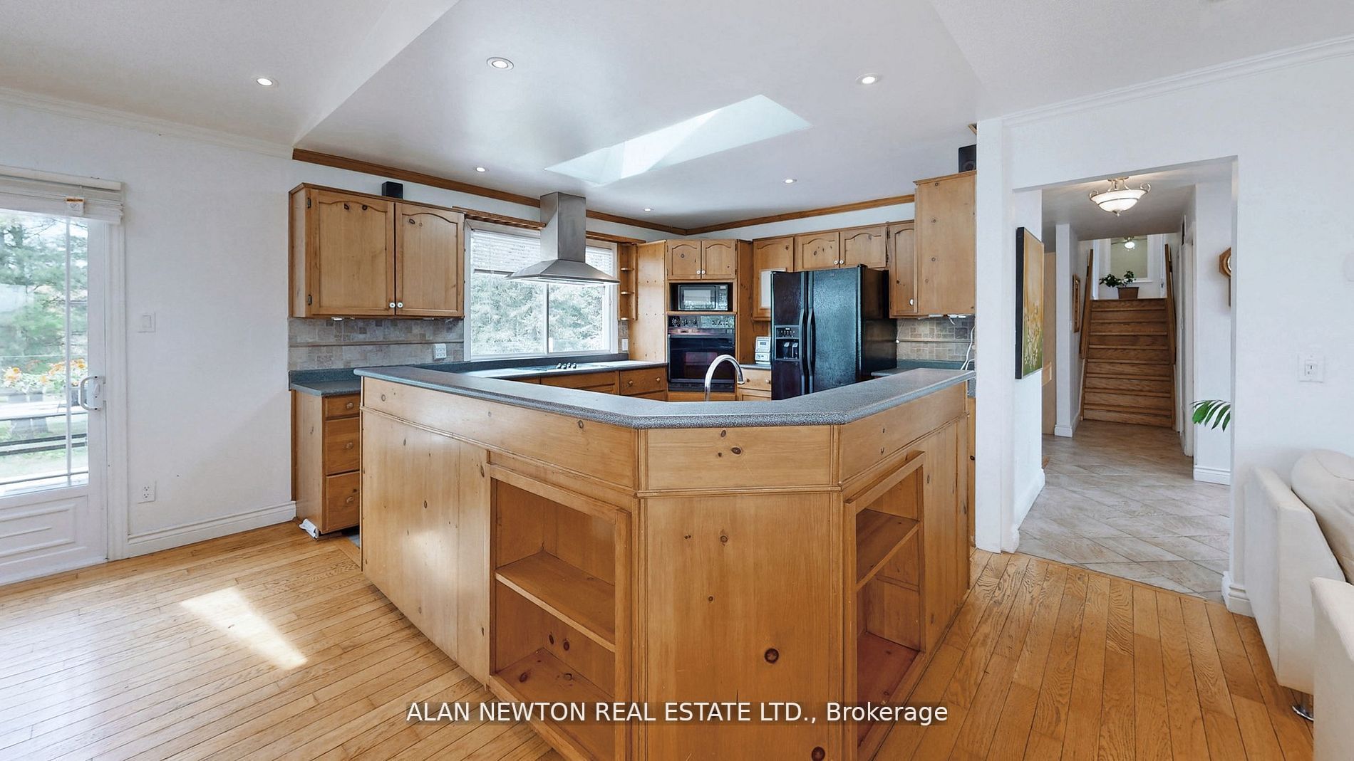 5832 5 Side Rd Property Photo 15
