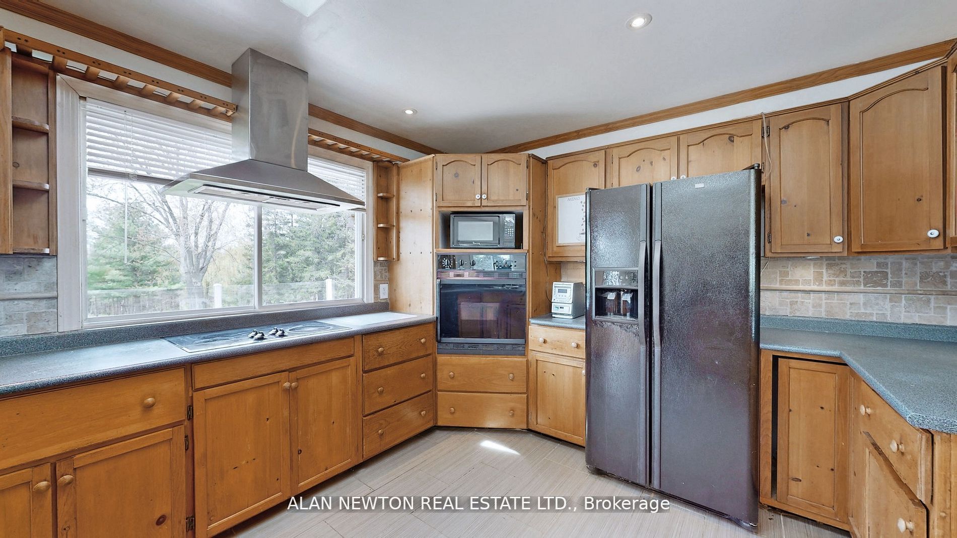 5832 5 Side Rd Property Photo 17