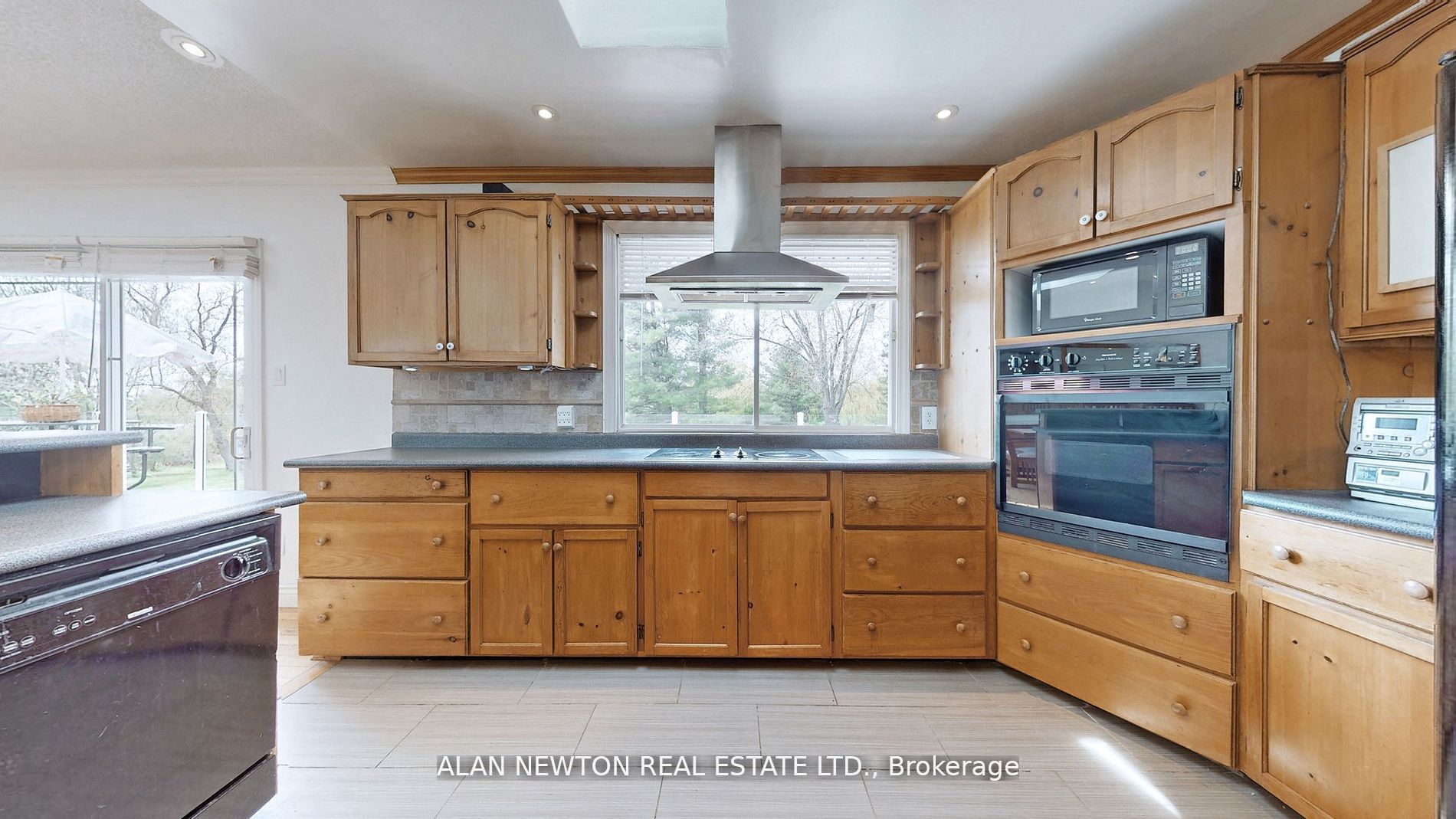 5832 5 Side Rd Property Photo 19