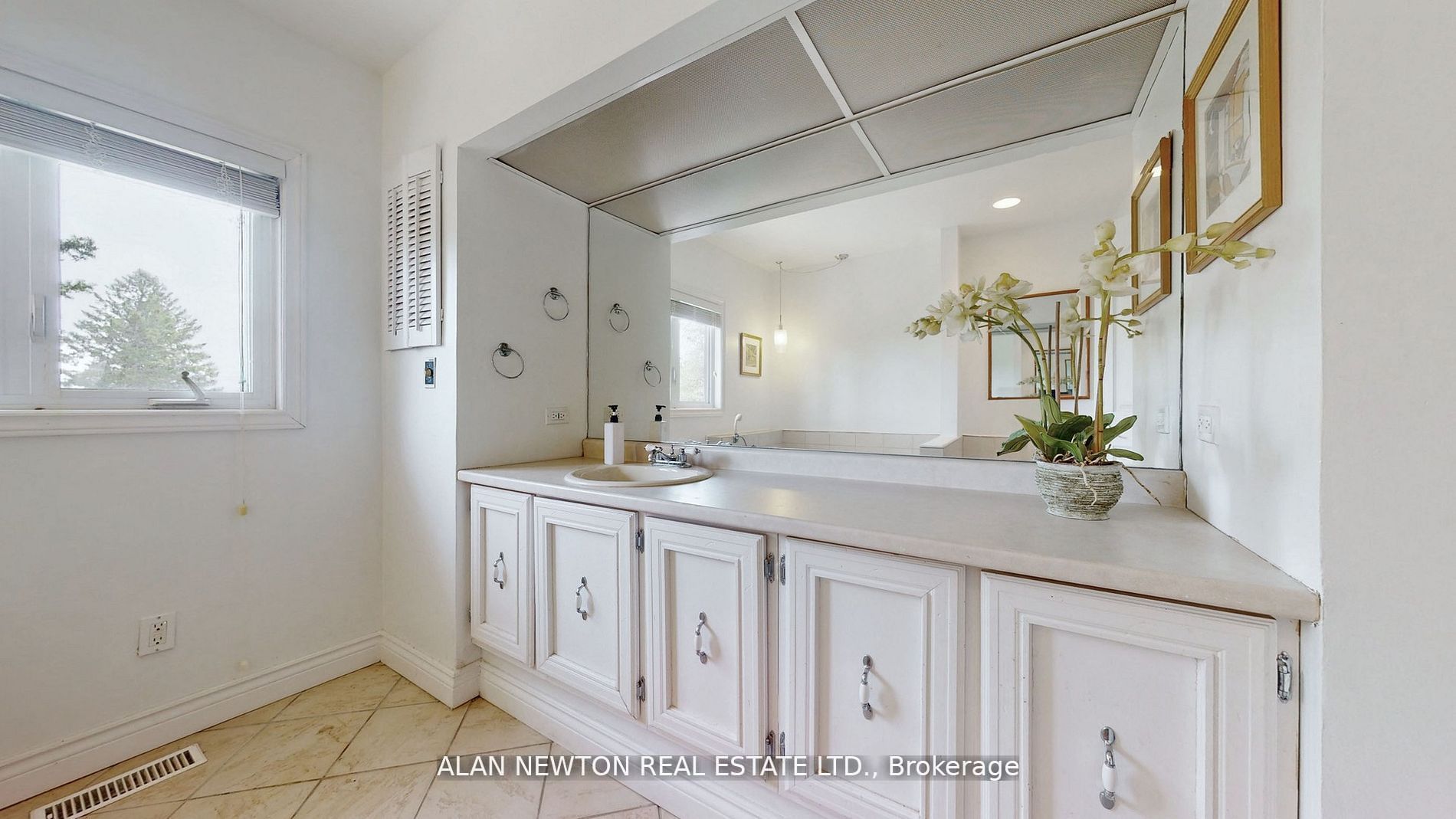 5832 5 Side Rd Property Photo 27