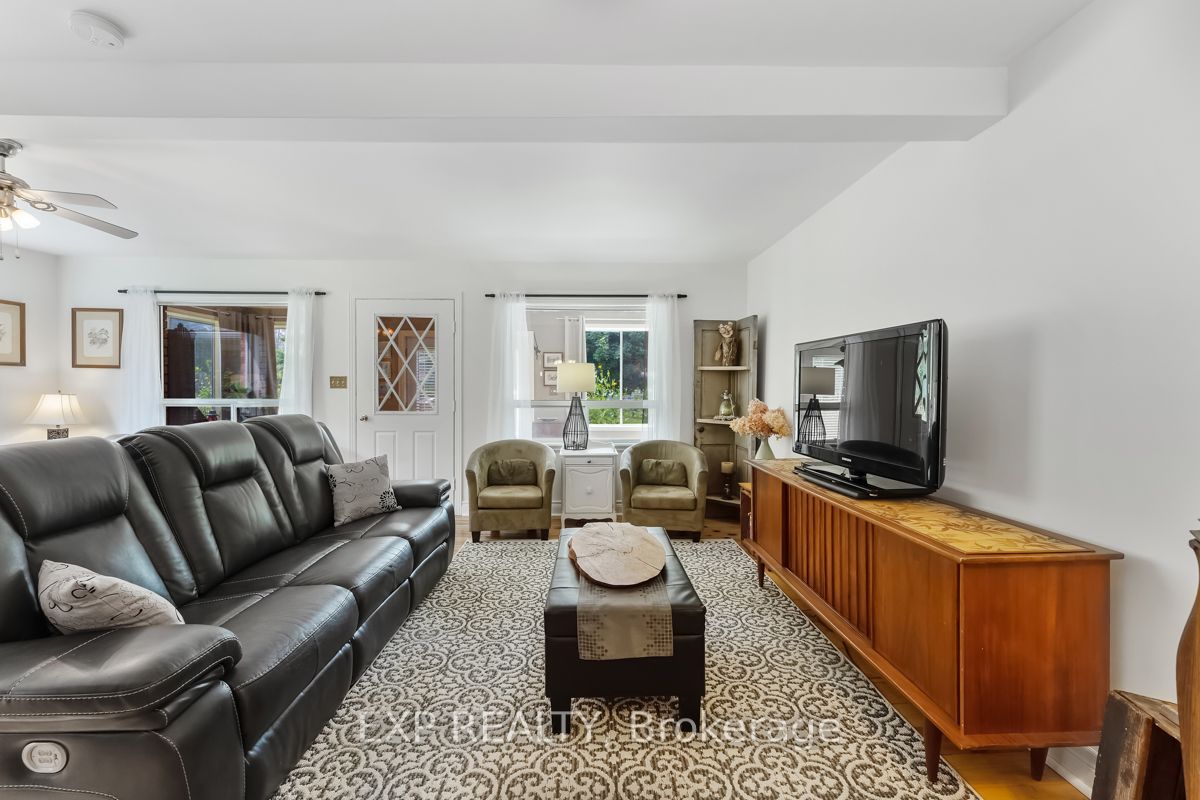 10 Mellon Ave Property Photo 12
