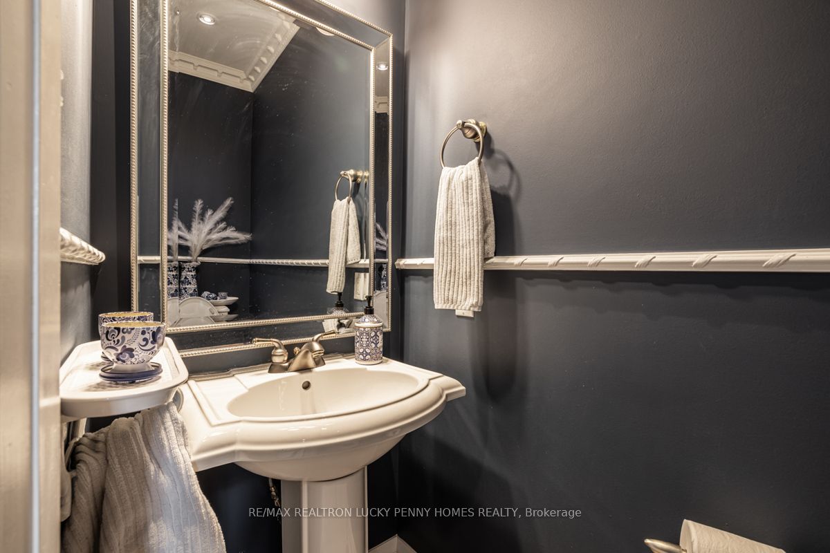 76 Silver Rose Cres Property Photo 15