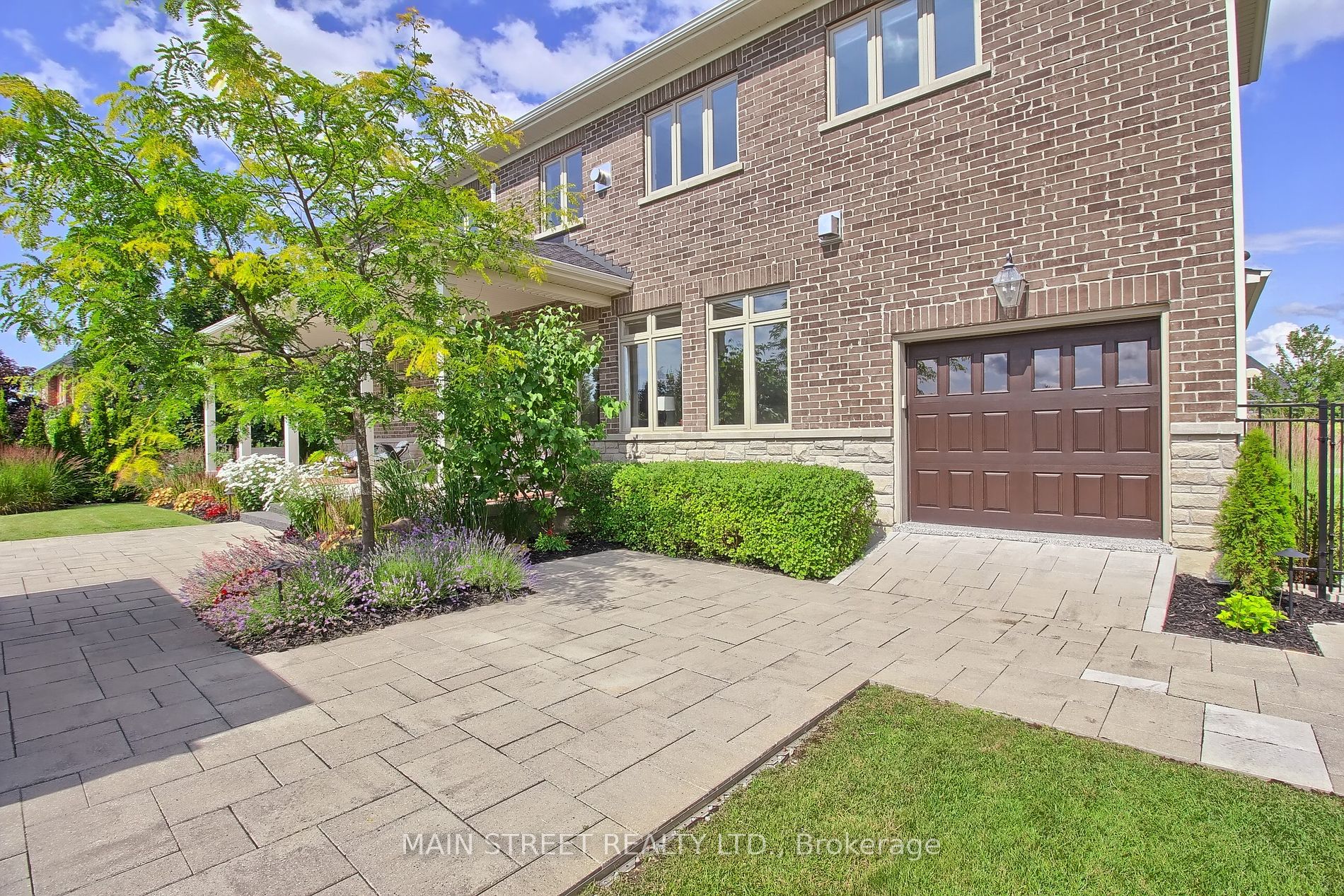 18 Country Club Cres Property Photo 30