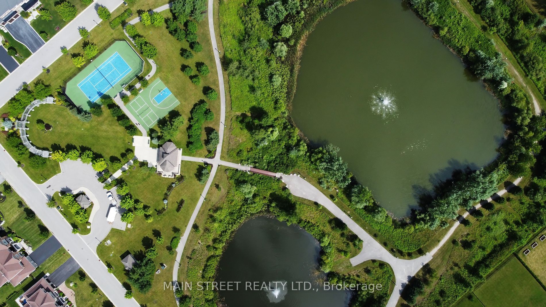 18 Country Club Cres Property Photo 39