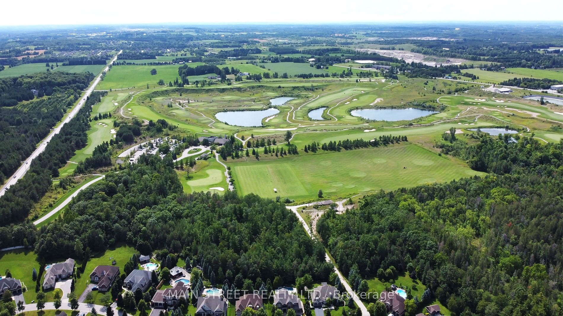 18 Country Club Cres Property Photo 40