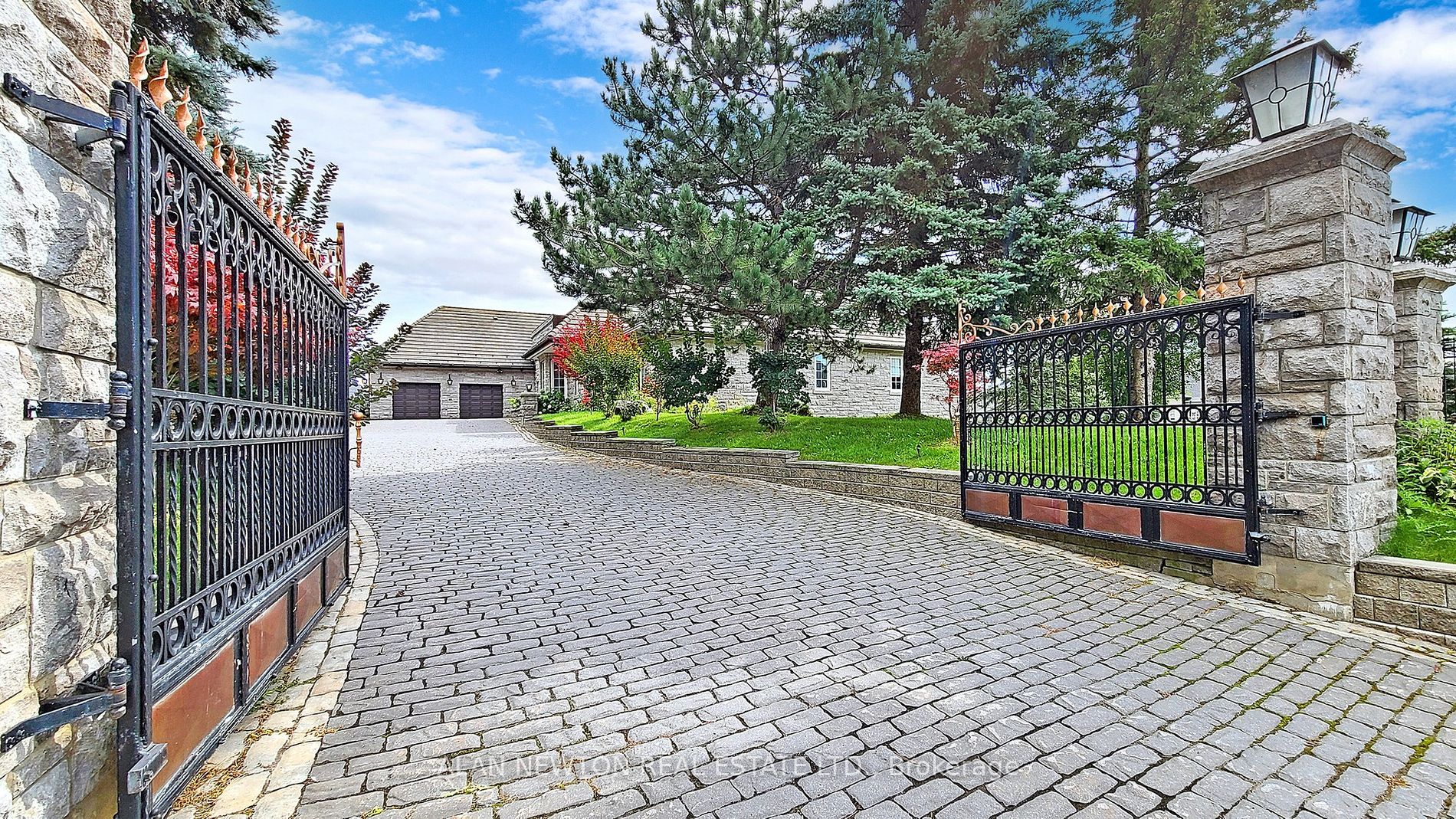 16 Finesse Crt Property Photo 7