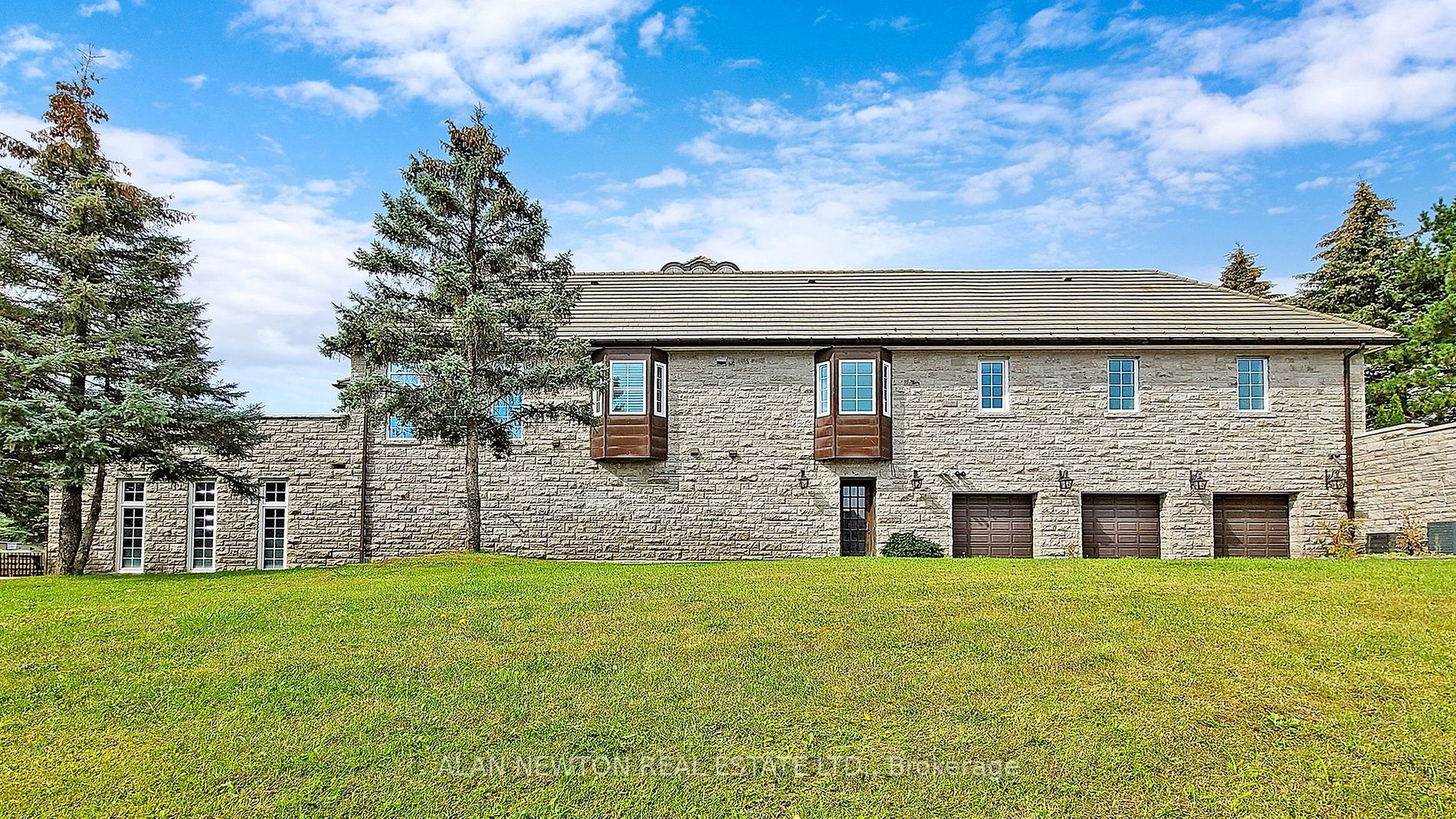 16 Finesse Crt Property Photo 27