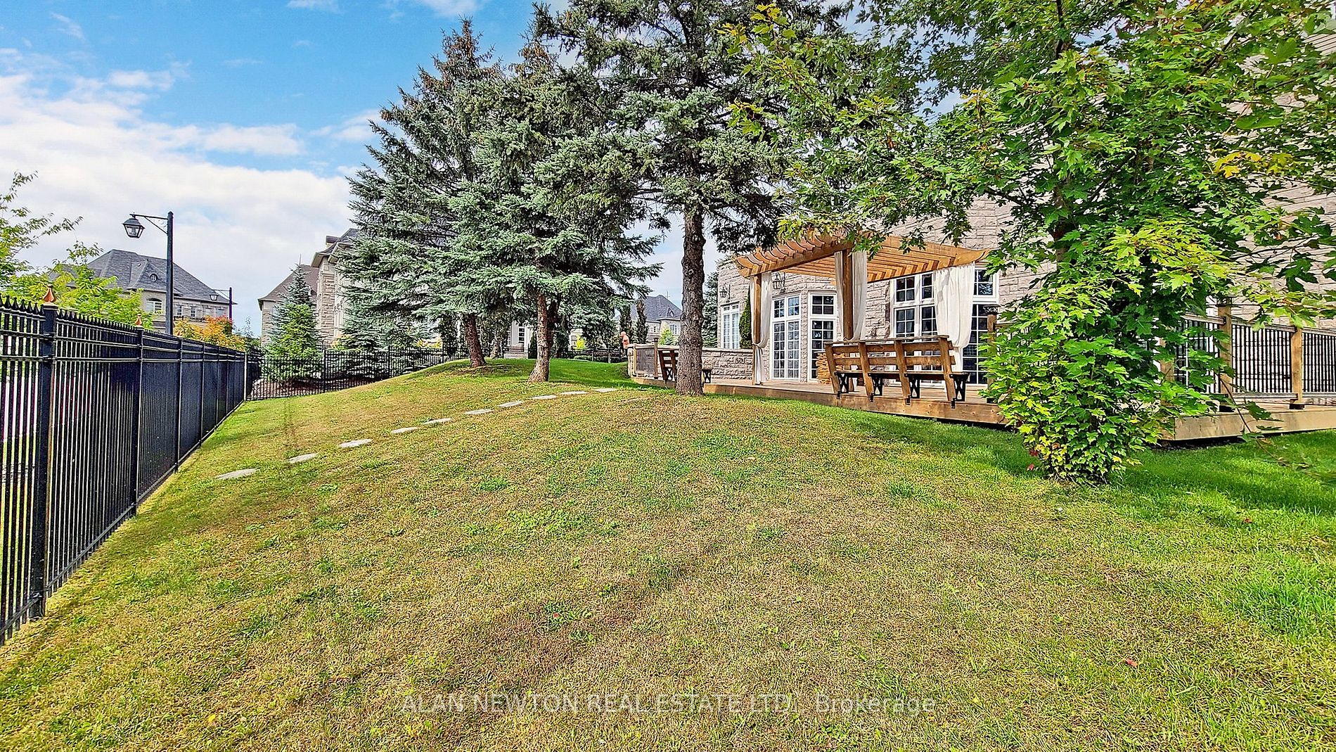 16 Finesse Crt Property Photo 29