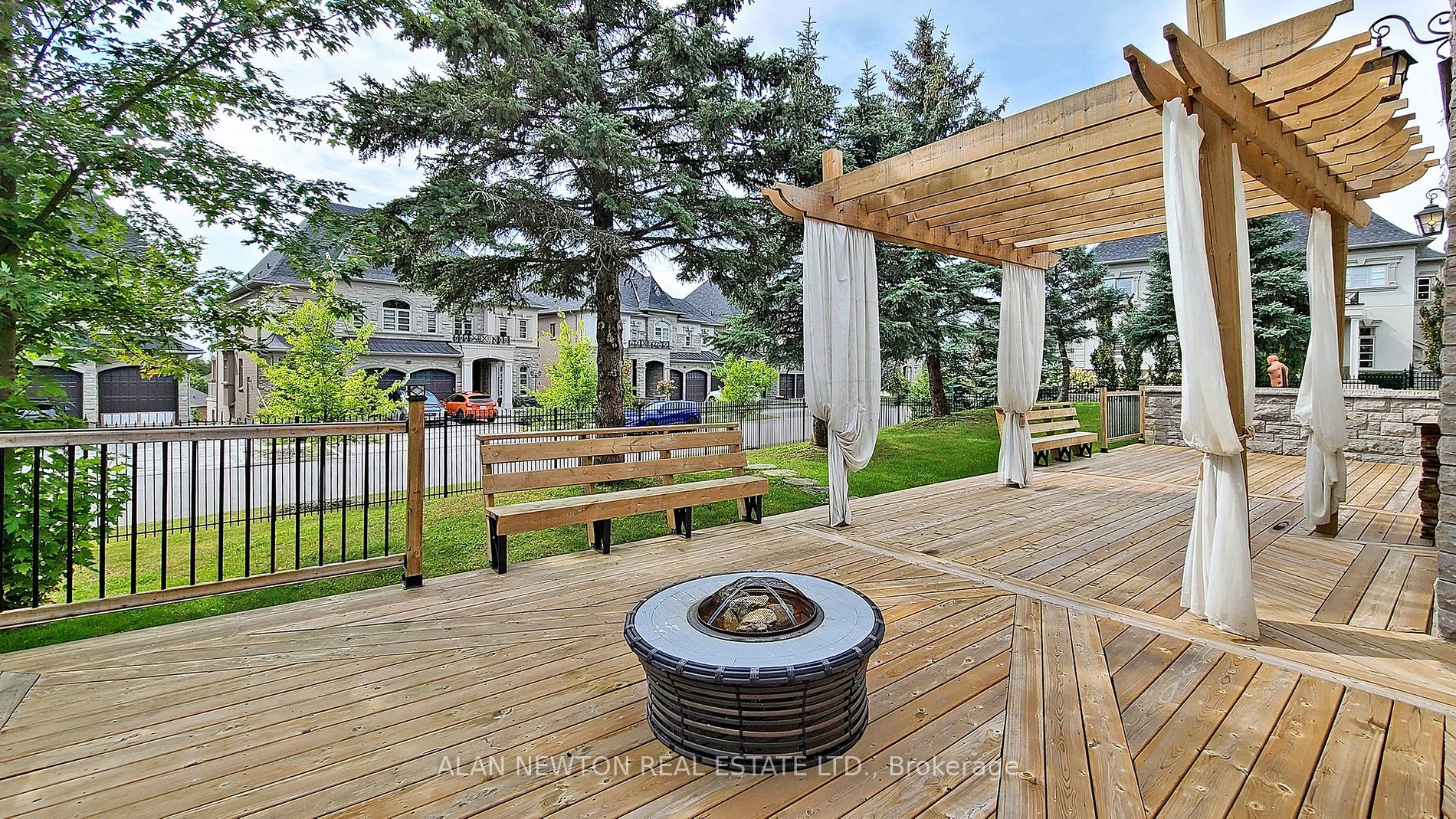 16 Finesse Crt Property Photo 30