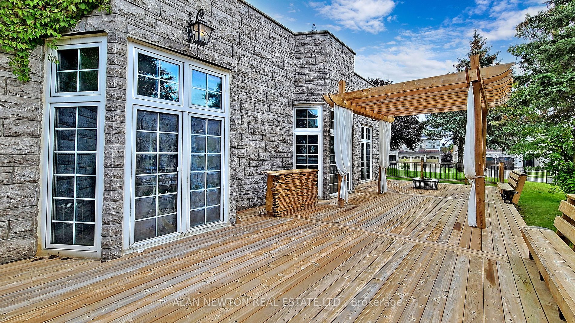 16 Finesse Crt Property Photo 31