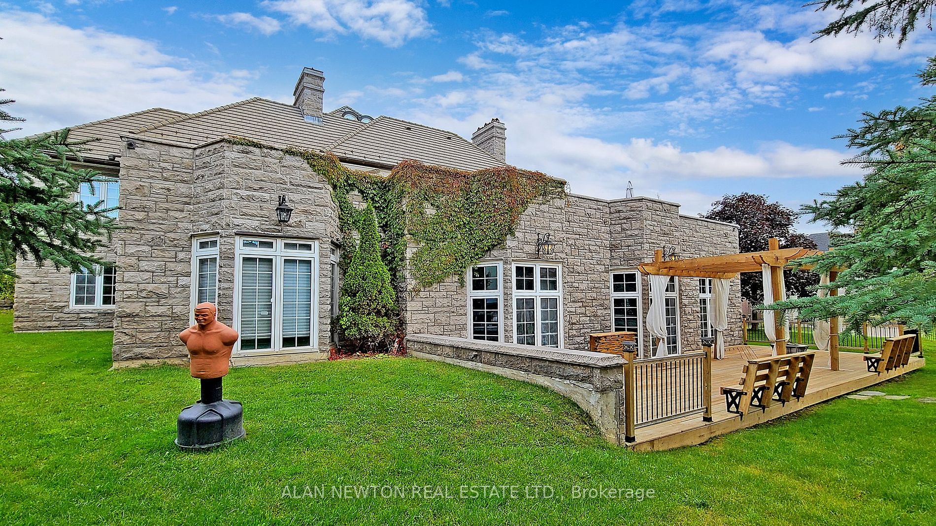 16 Finesse Crt Property Photo 32