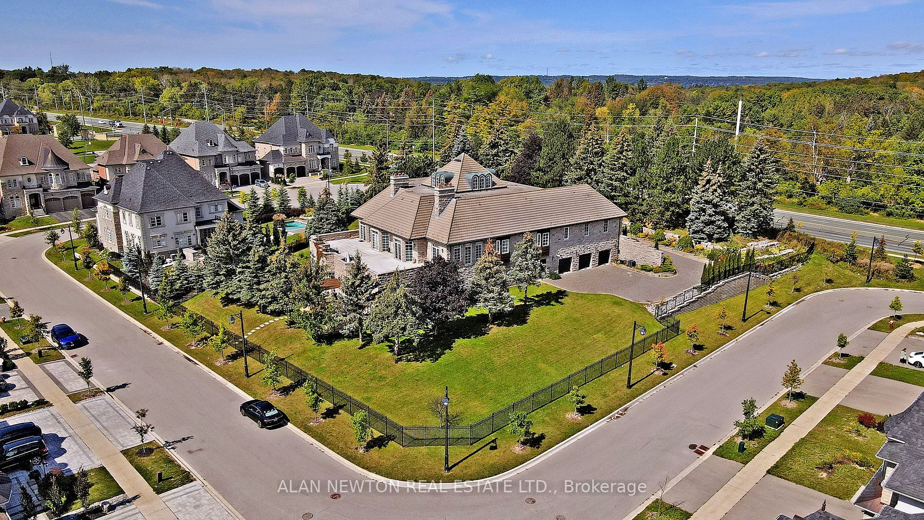 16 Finesse Crt Property Photo 35
