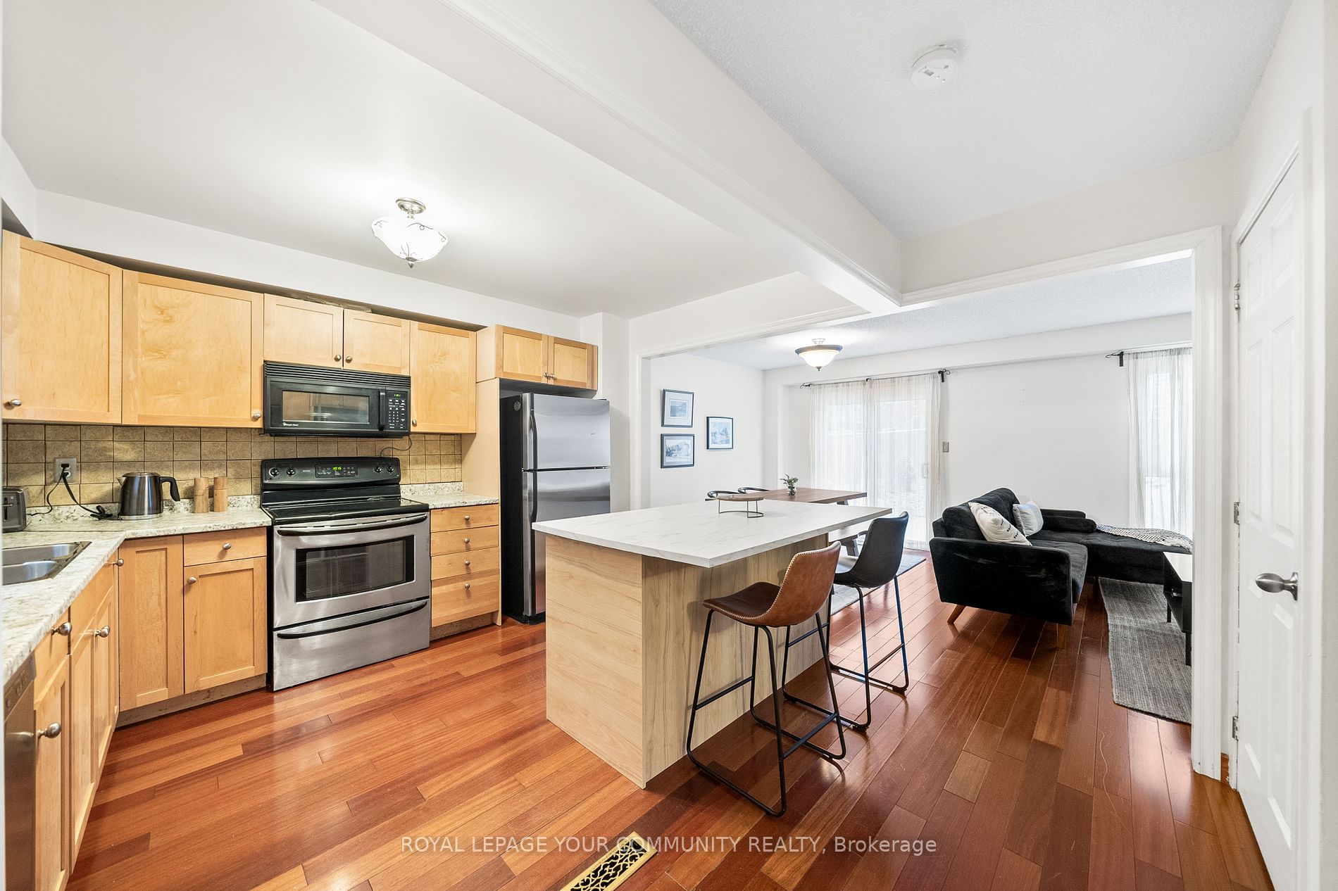 42 Lund St Property Photo 3