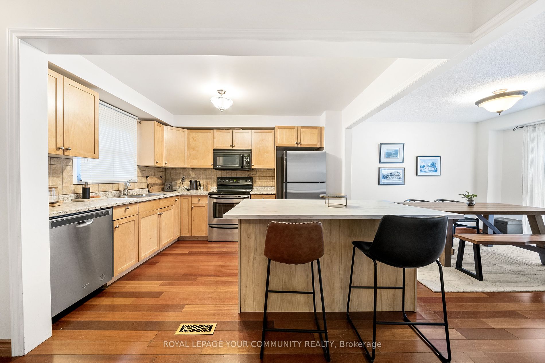 42 Lund St Property Photo 4