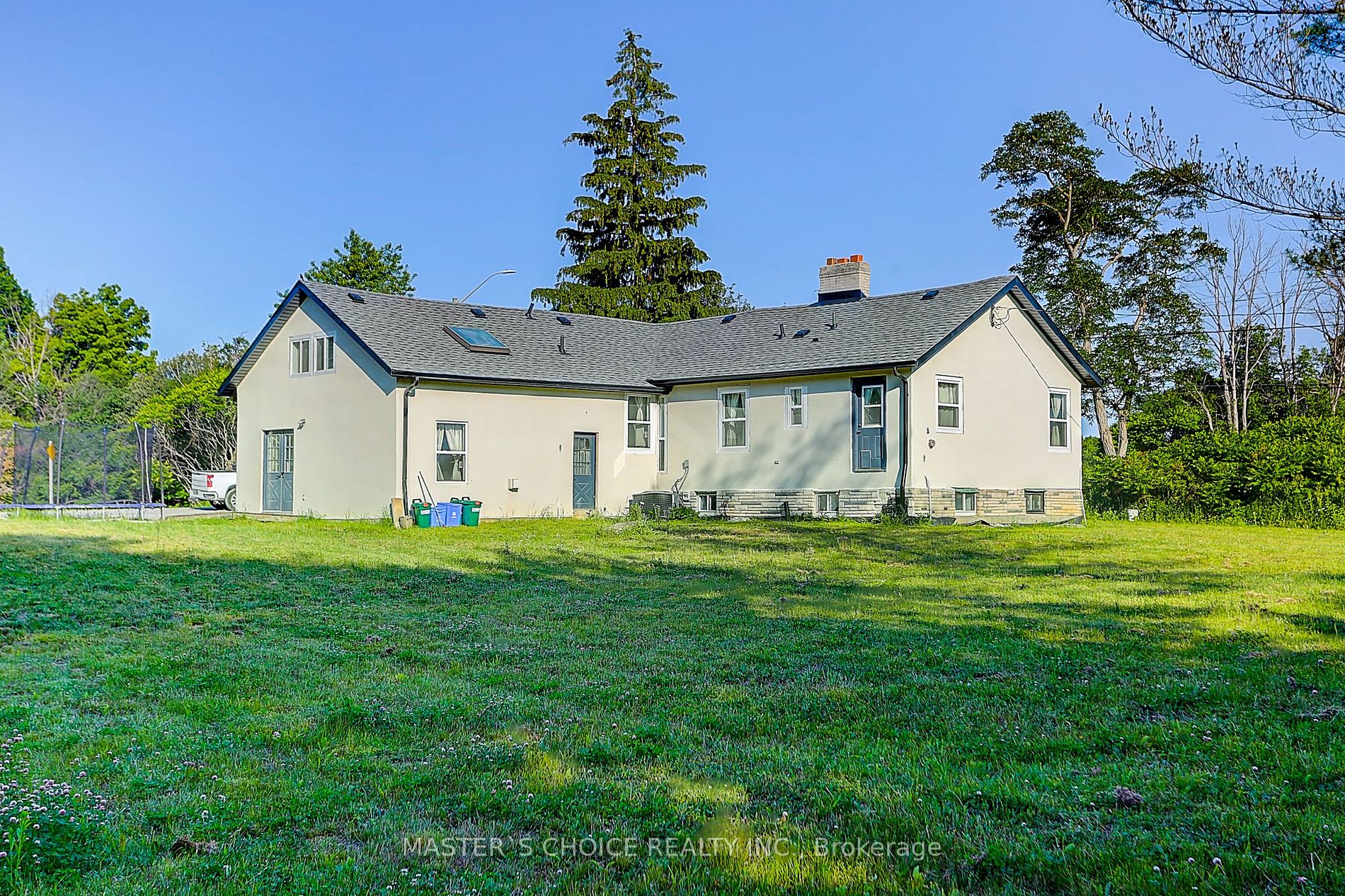 2 Preston Ave Property Photo 3