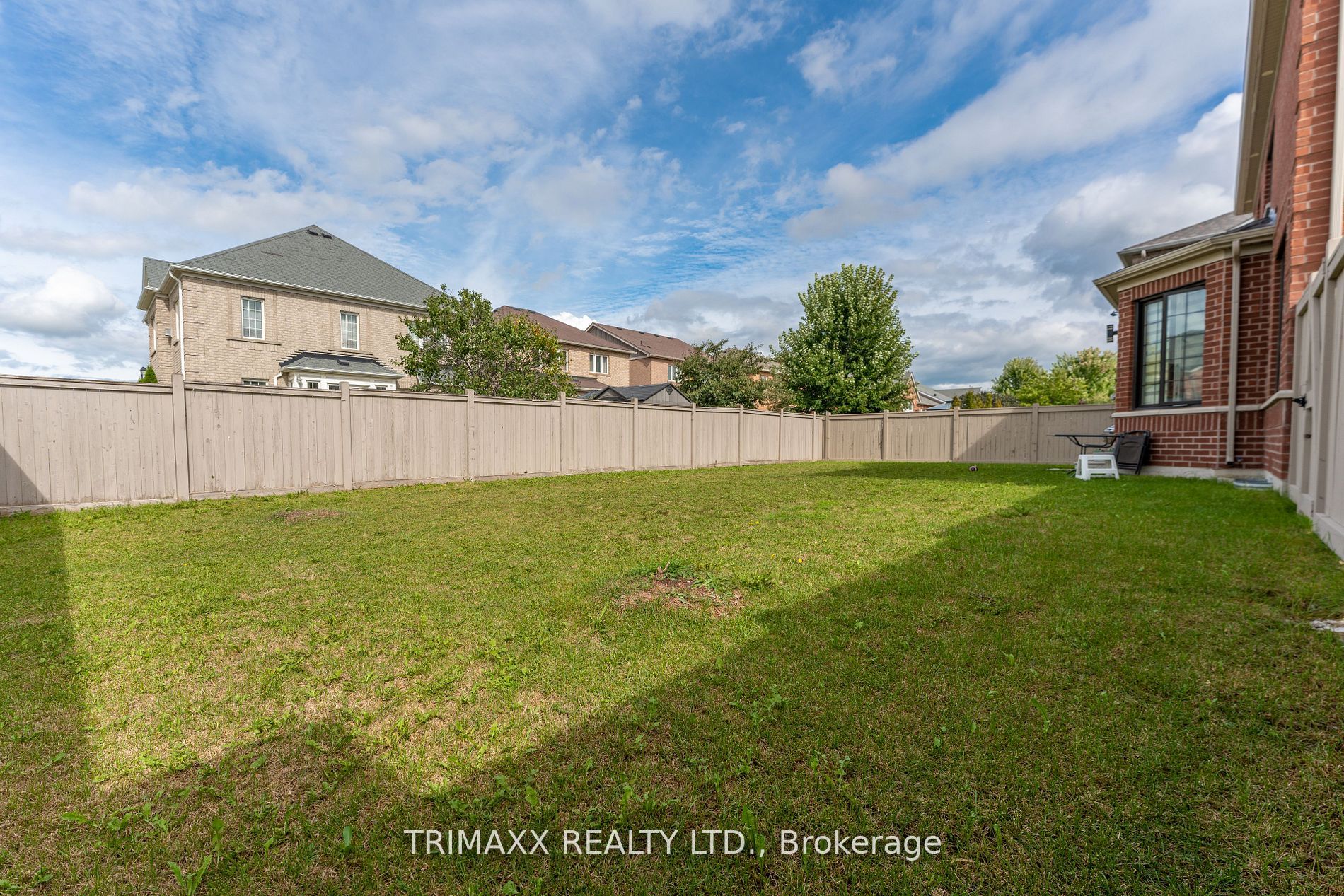 2 Downy Emerald Dr Property Photo 32
