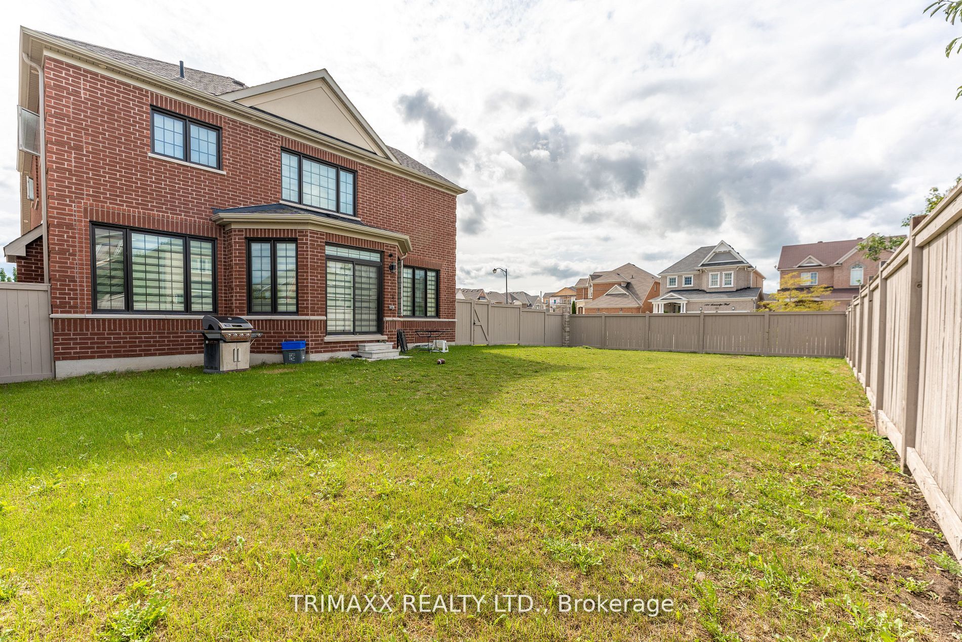 2 Downy Emerald Dr Property Photo 35