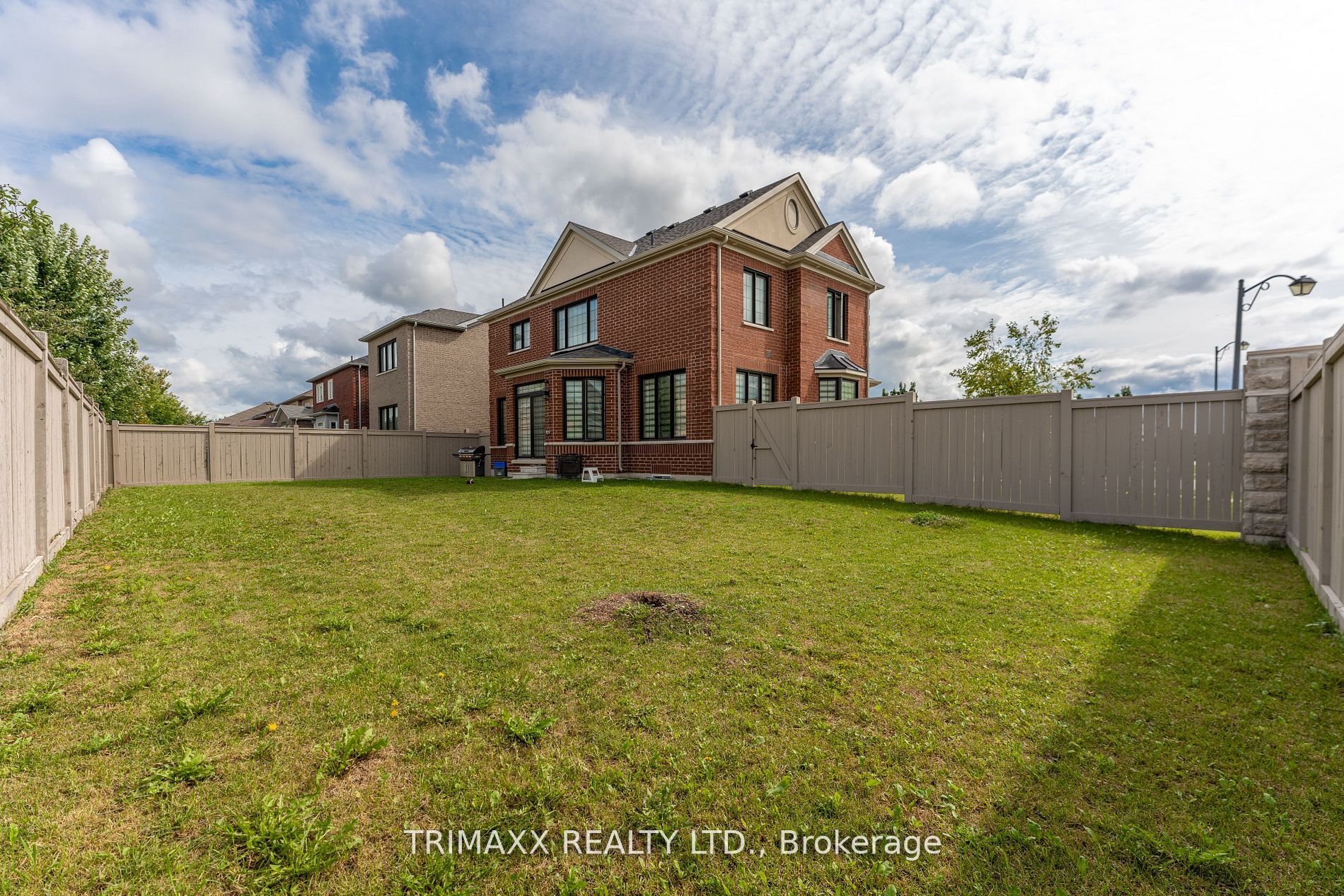 2 Downy Emerald Dr Property Photo 37