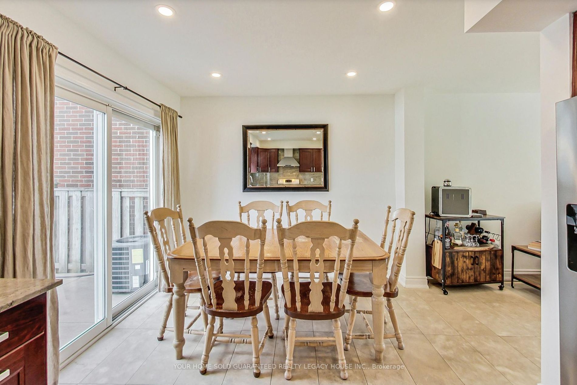 21 Irish Moss Crt Property Photo 9