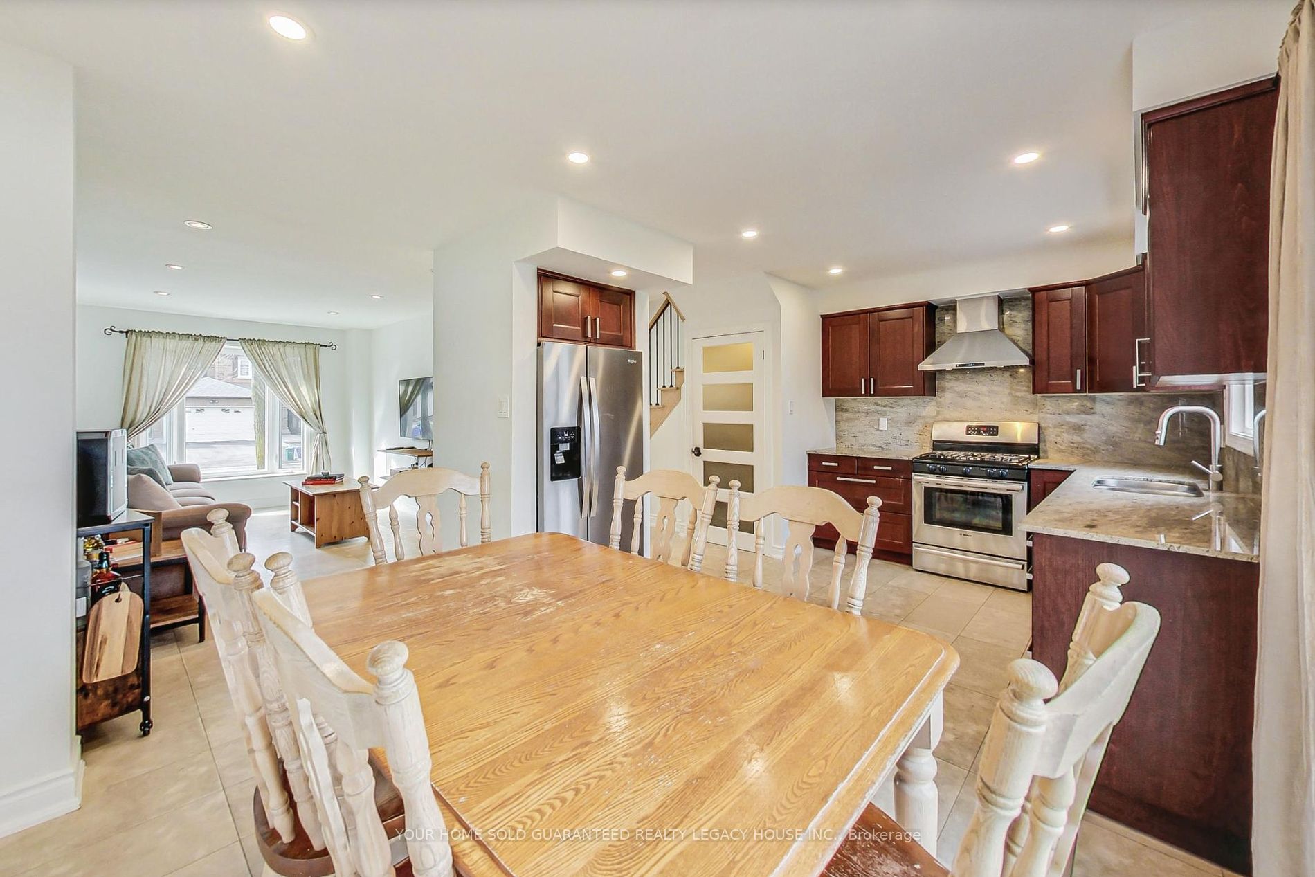 21 Irish Moss Crt Property Photo 10