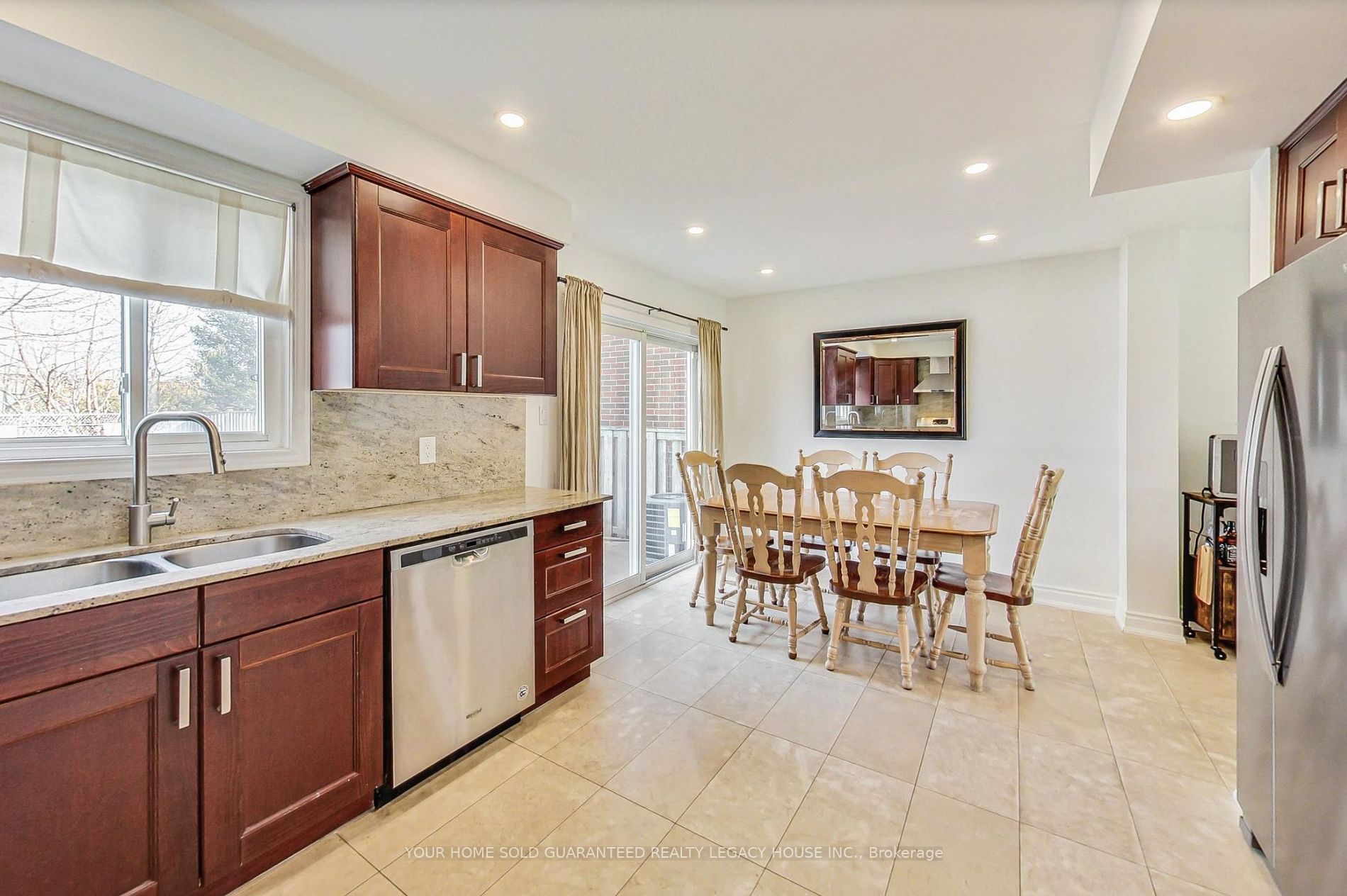 21 Irish Moss Crt Property Photo 13