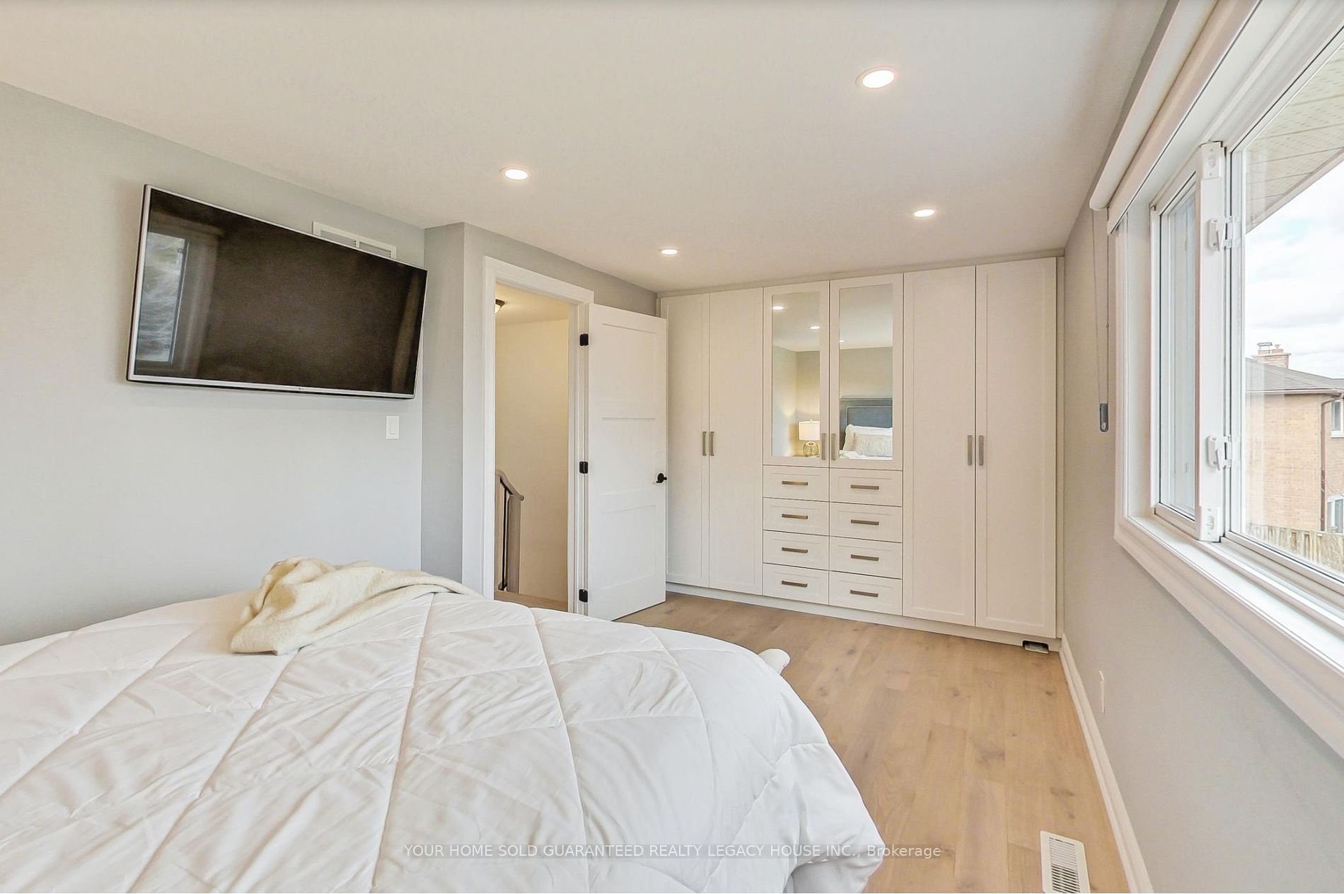 21 Irish Moss Crt Property Photo 17