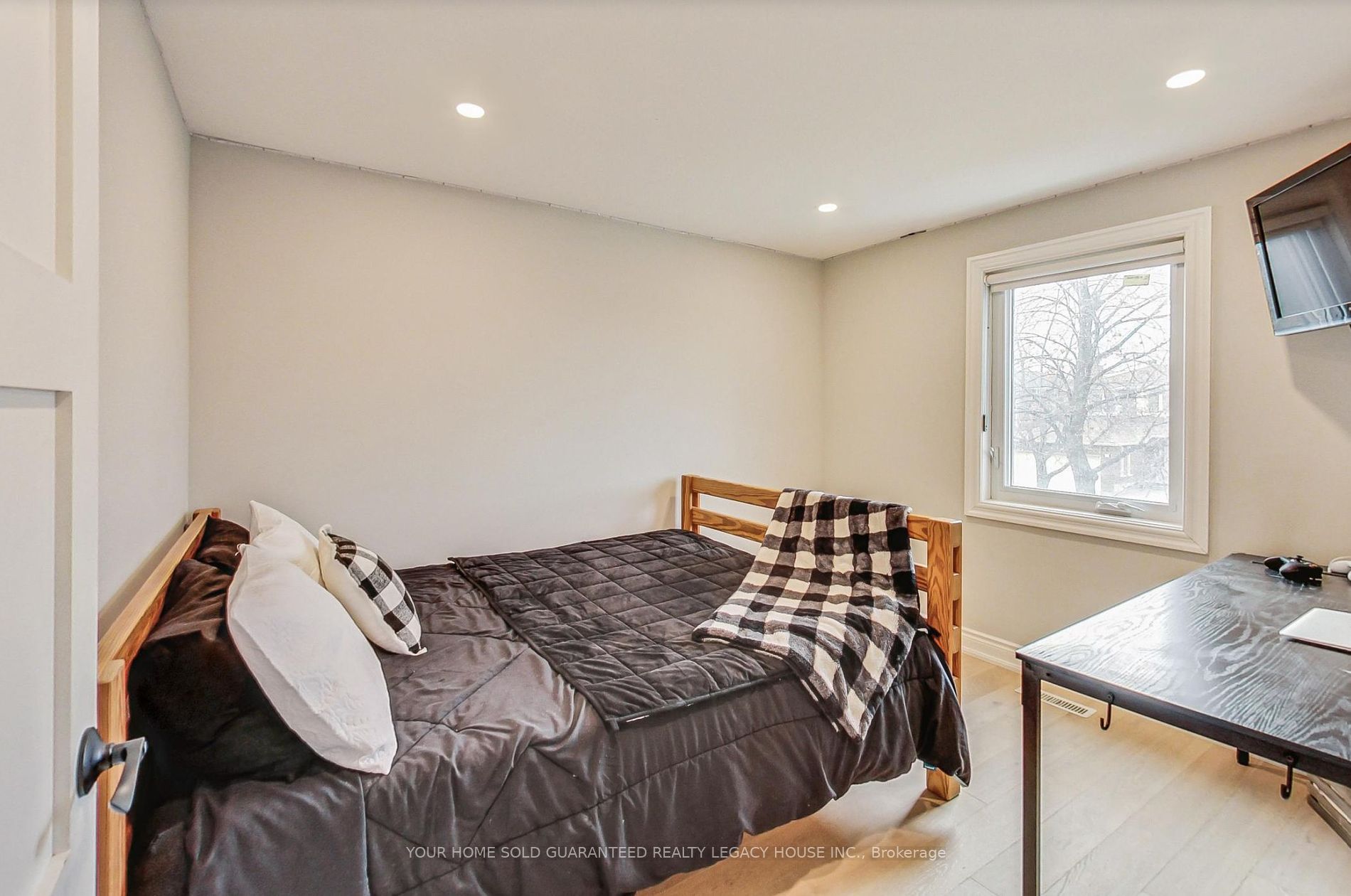 21 Irish Moss Crt Property Photo 18