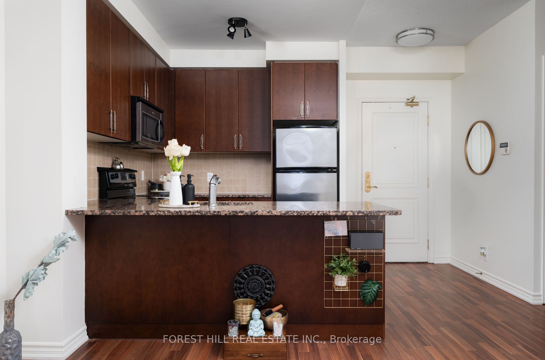 9235 Jane St 02 Property Photo 10