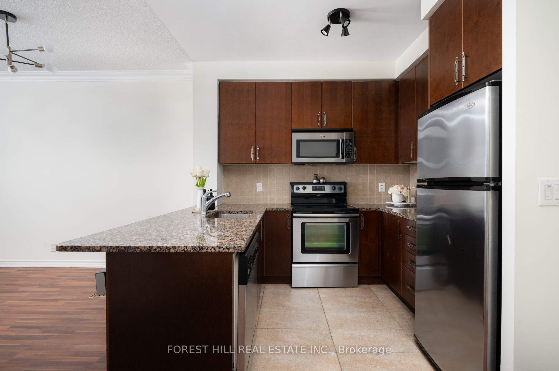 9235 Jane St 02 Property Photo 11