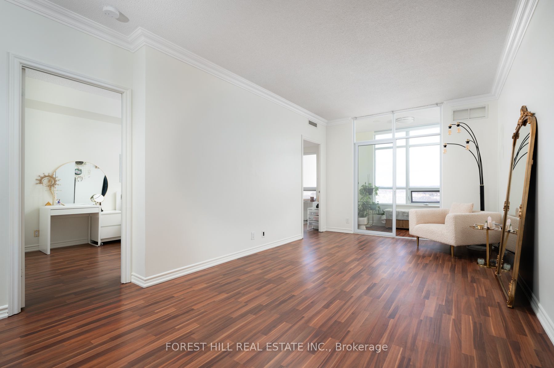9235 Jane St 02 Property Photo 15