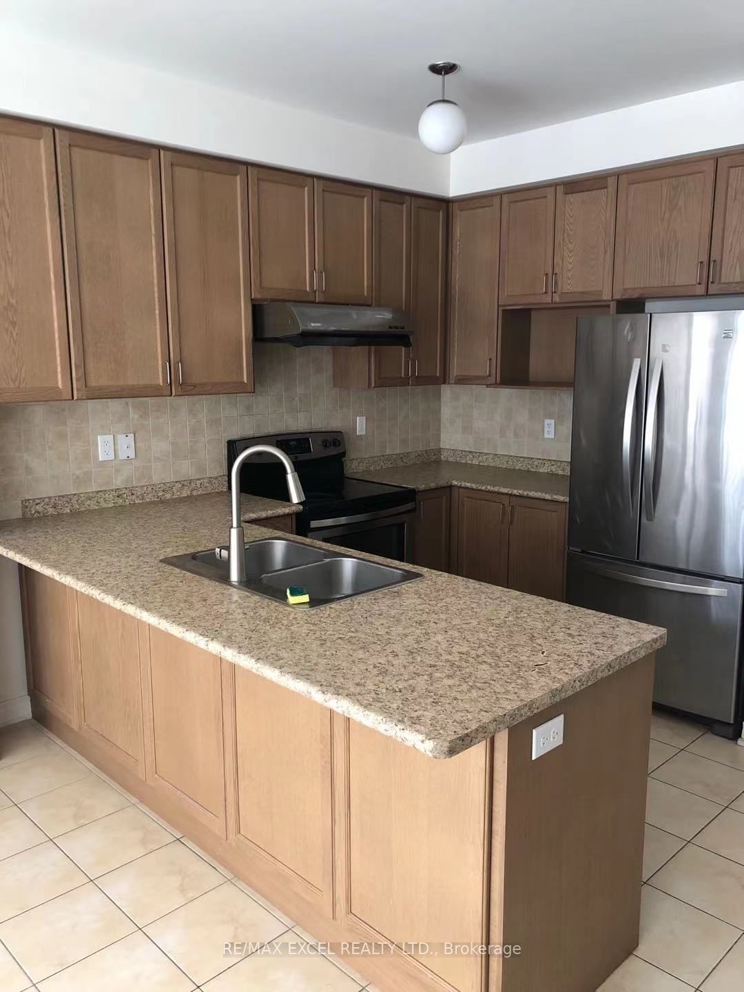 69 Holst Ave Property Photo 3