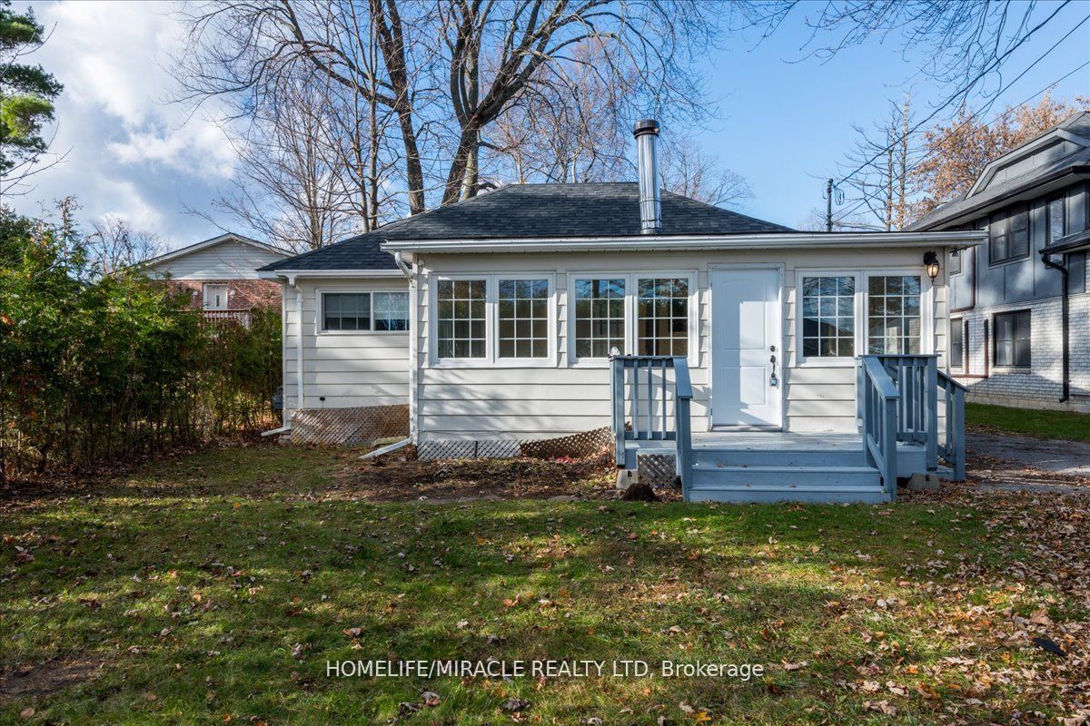 666 Lakelands Ave Property Photo 1