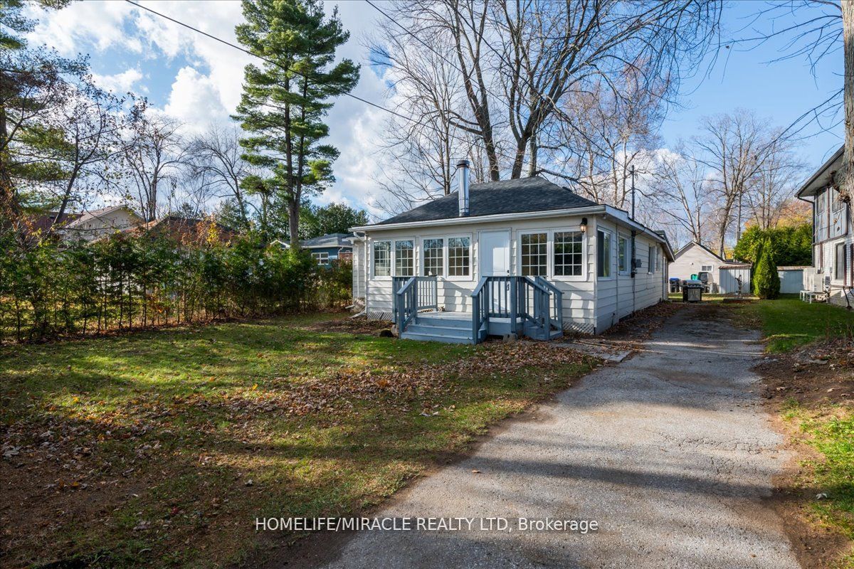 666 Lakelands Ave Property Photo 2