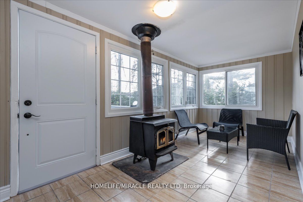 666 Lakelands Ave Property Photo 3