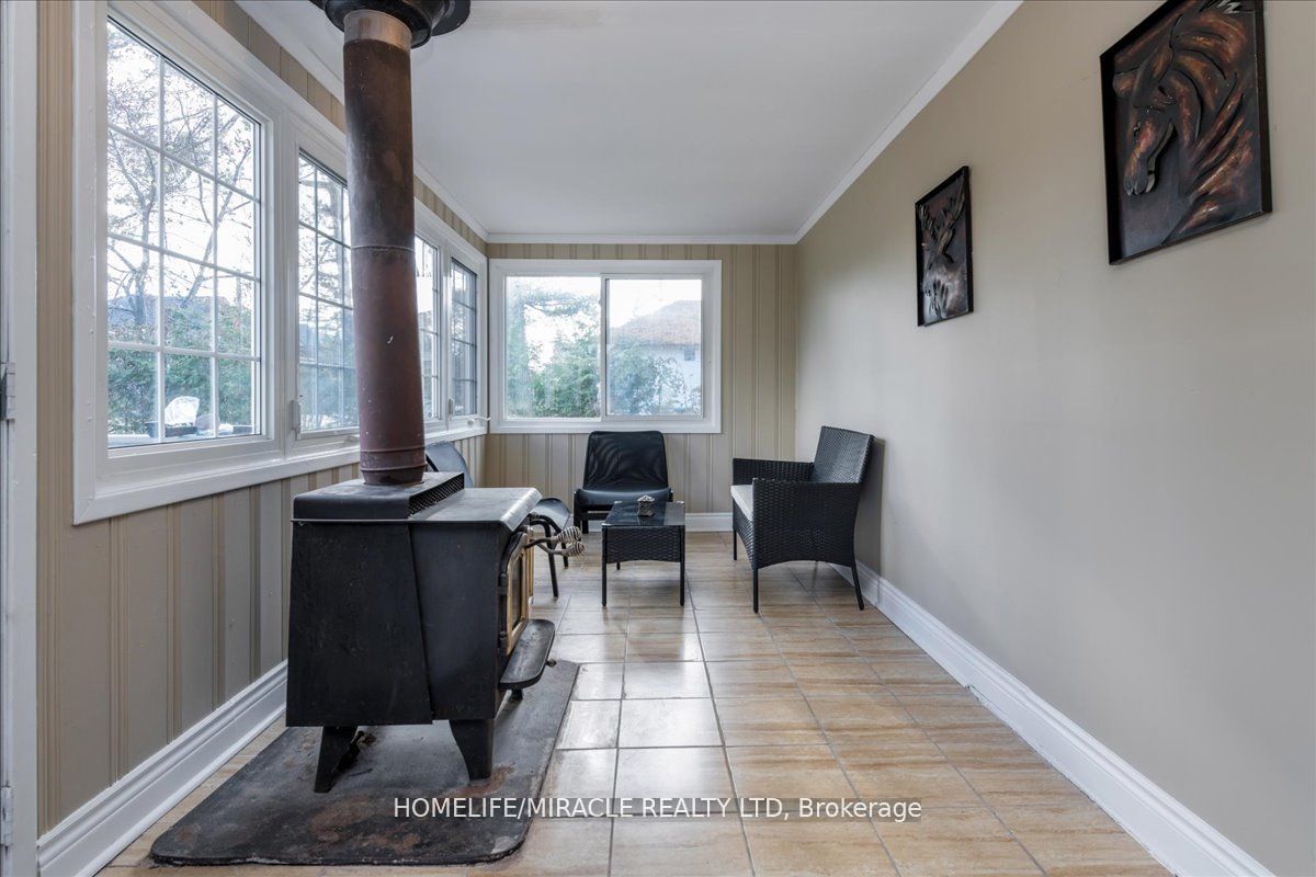 666 Lakelands Ave Property Photo 4