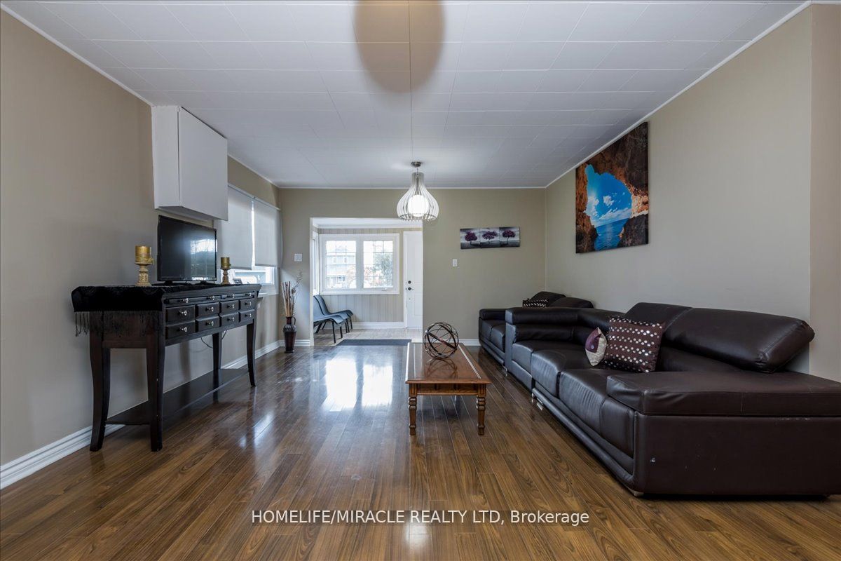 666 Lakelands Ave Property Photo 6