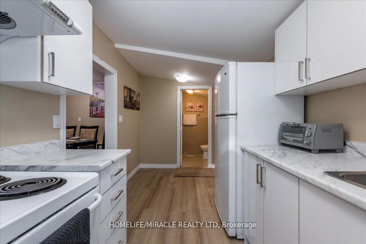 666 Lakelands Ave Property Photo 12