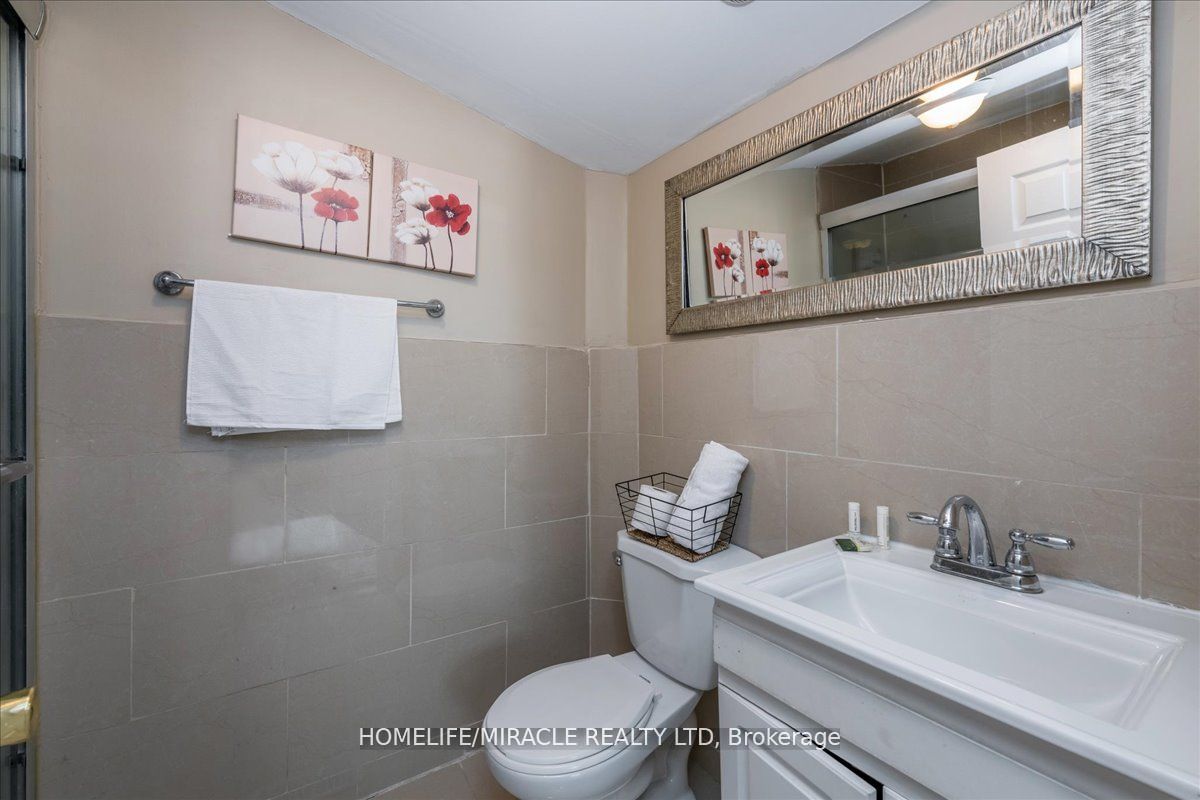 666 Lakelands Ave Property Photo 14
