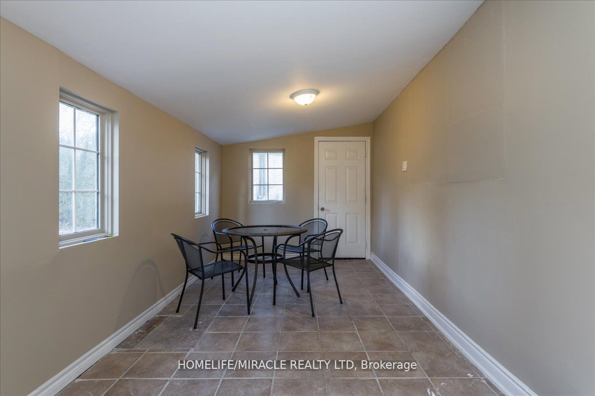 666 Lakelands Ave Property Photo 15