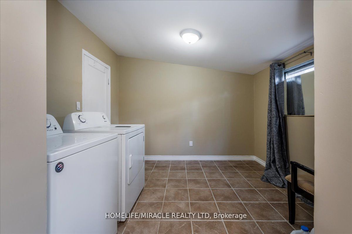 666 Lakelands Ave Property Photo 17