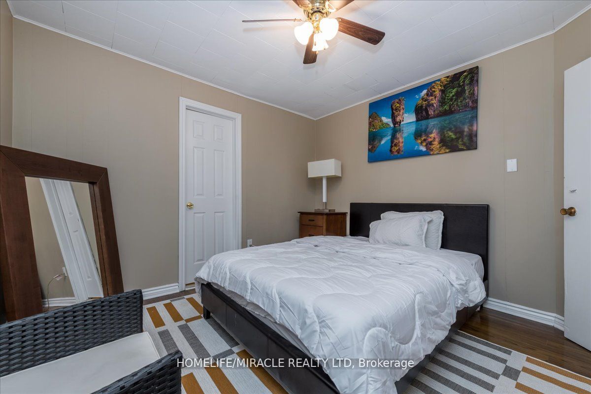 666 Lakelands Ave Property Photo 19