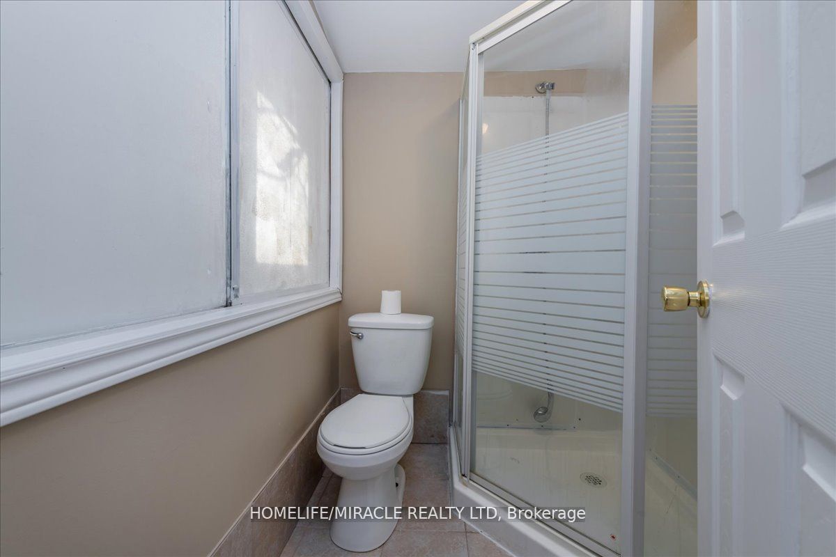 666 Lakelands Ave Property Photo 21