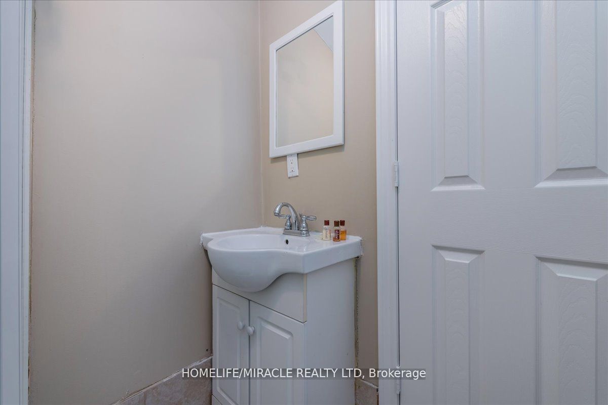 666 Lakelands Ave Property Photo 22
