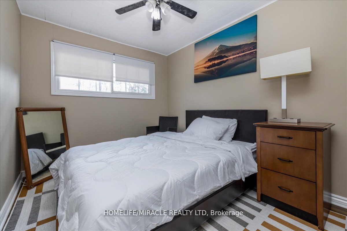 666 Lakelands Ave Property Photo 23