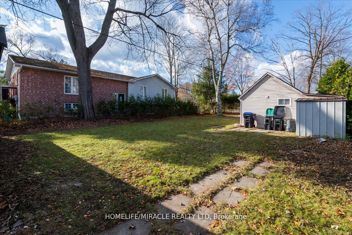 666 Lakelands Ave Property Photo 25
