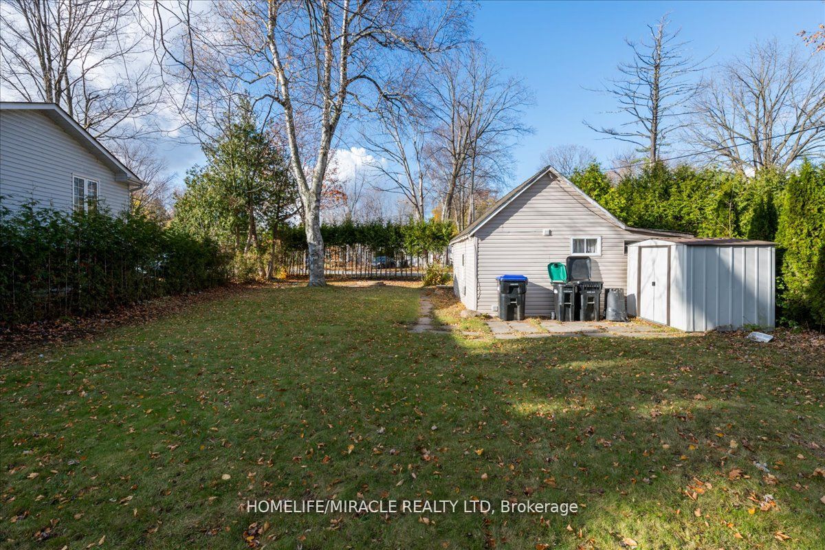 666 Lakelands Ave Property Photo 26
