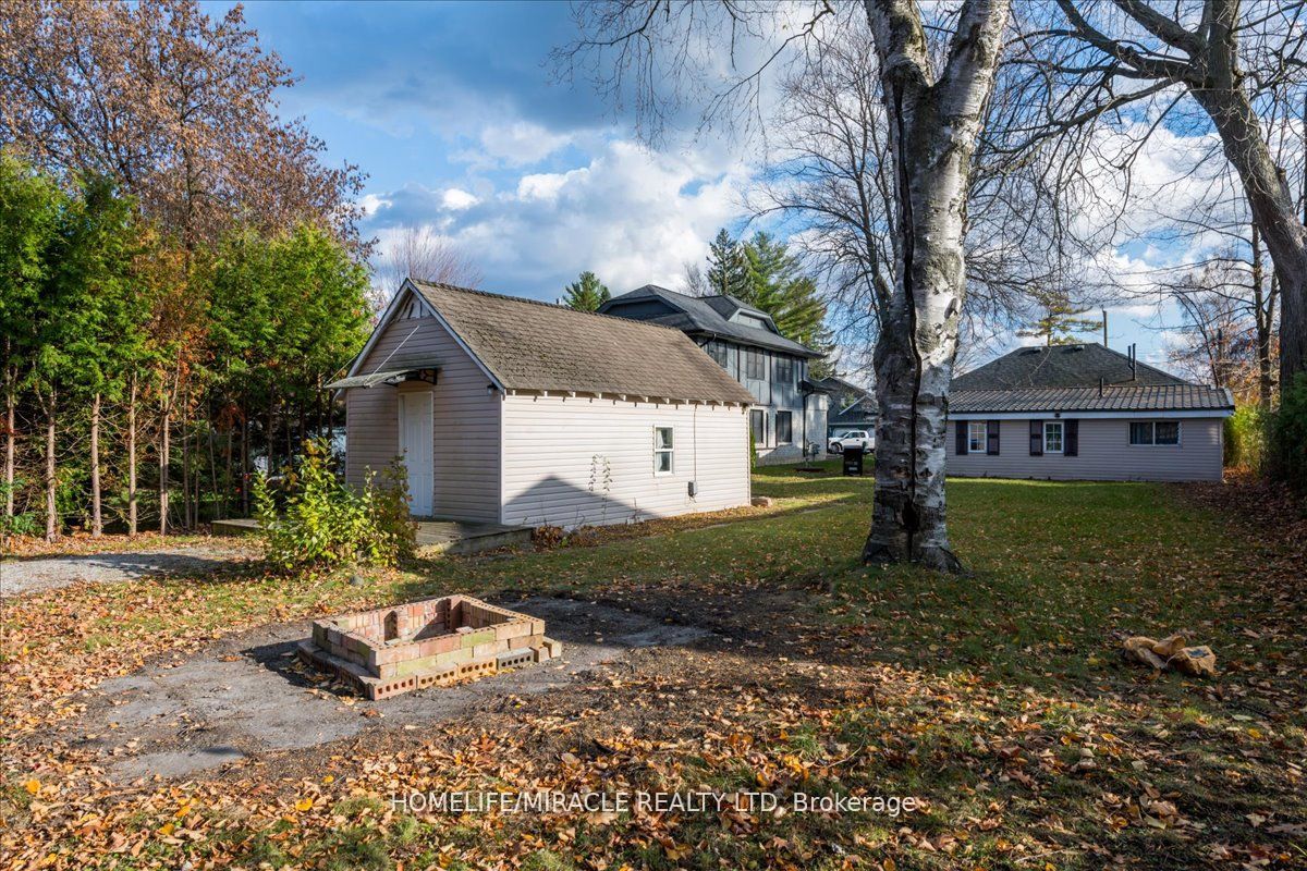 666 Lakelands Ave Property Photo 28